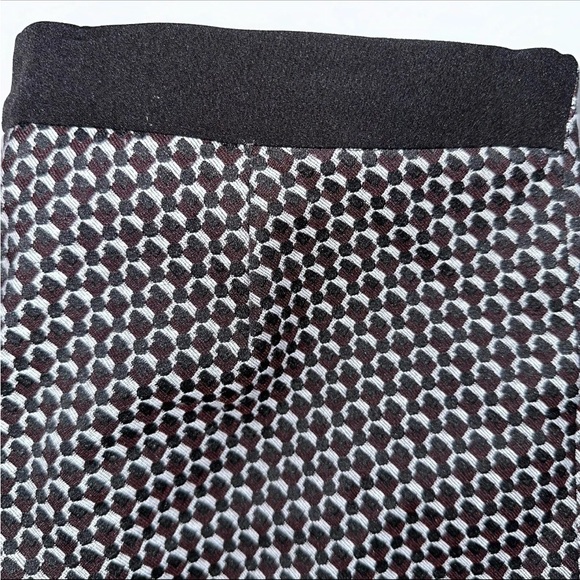 Beatrice B Ankle Length Trouser Pants Size 4 Black Maroon Geo Print - Picture 7 of 9